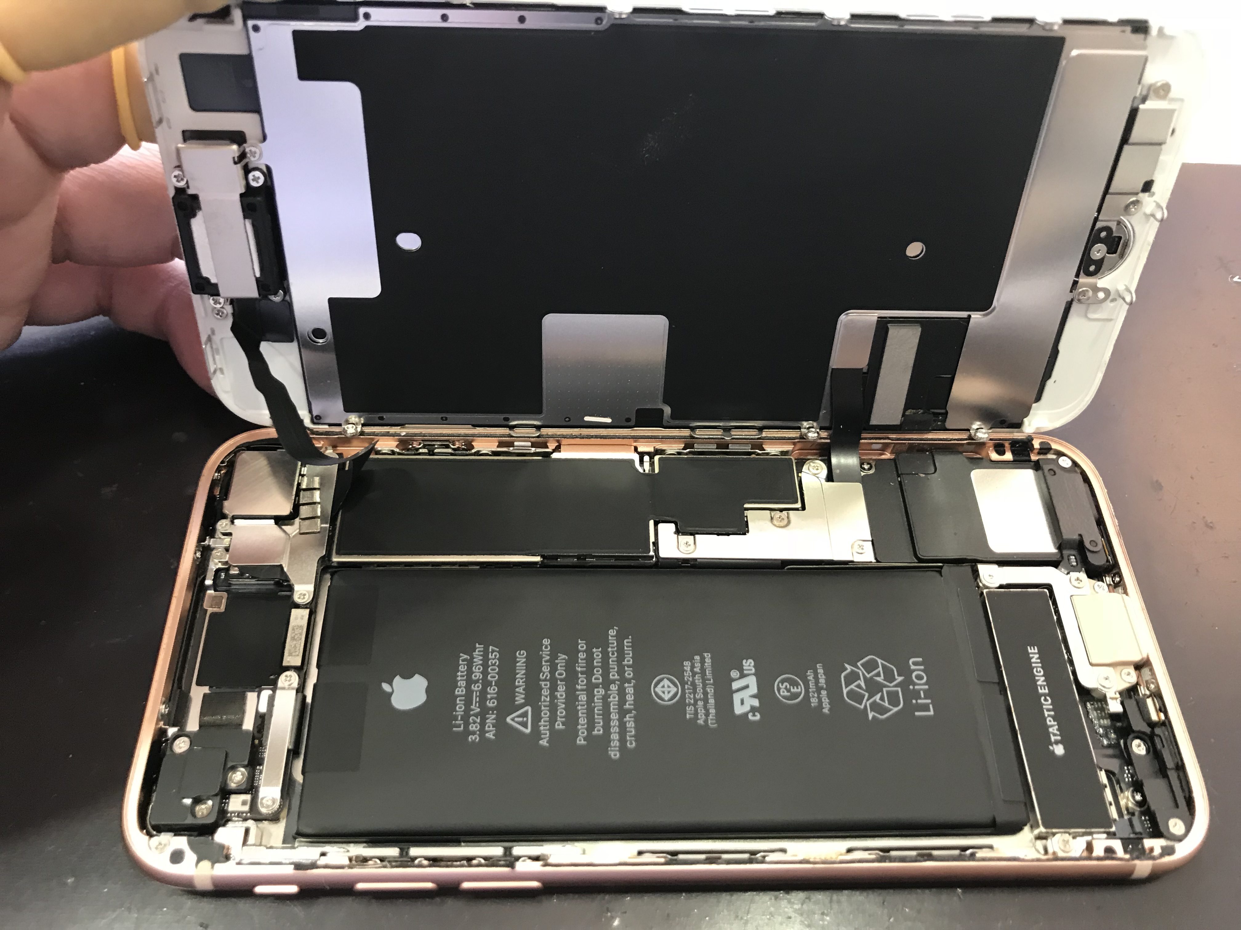 iPhone8 液晶 修理中