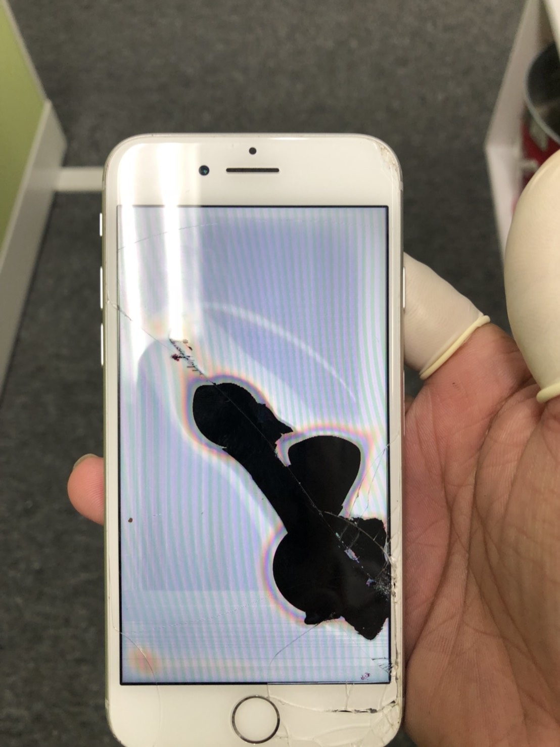iPhone8液漏れ画面修理