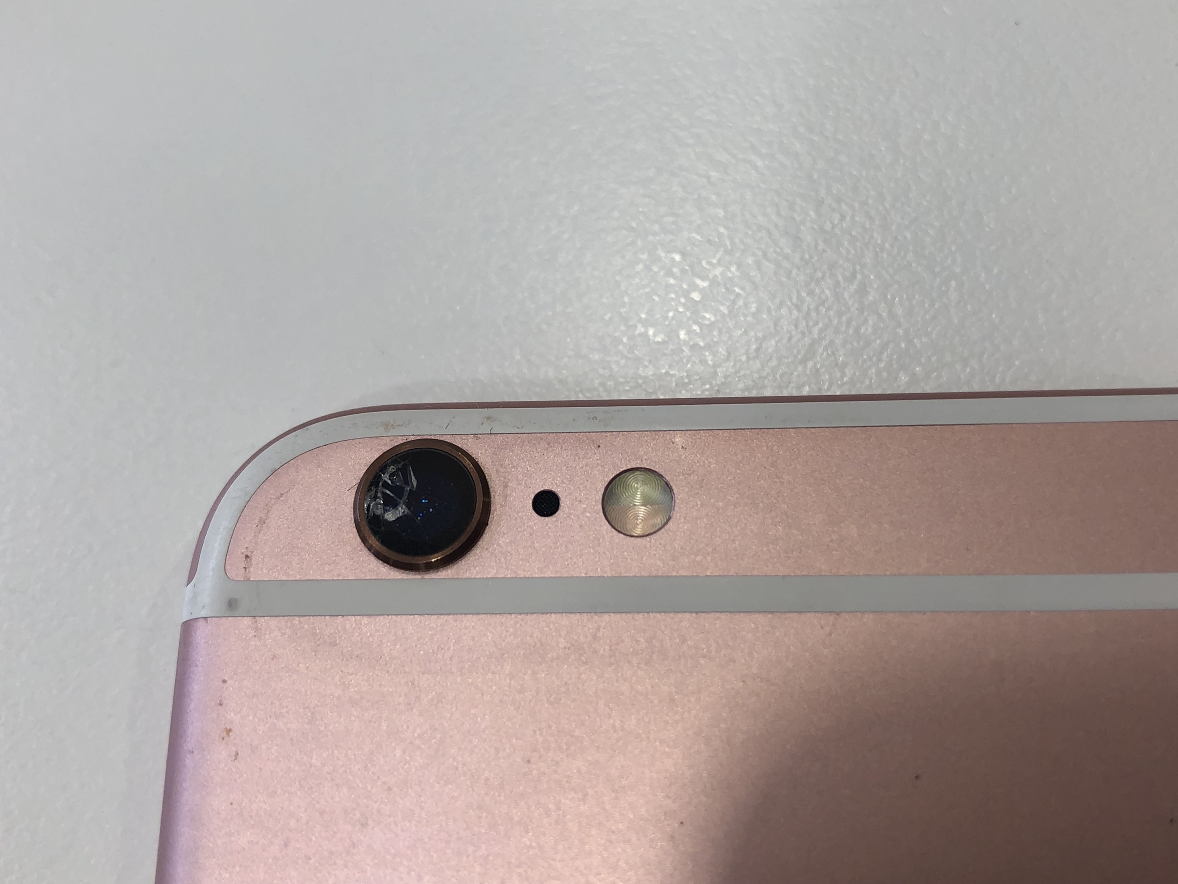 Iphone6splusのカメラレンズ修理です レンズだけと思いきや カメラにもキズが付いているﾊﾟﾀｰﾝが多いです Iphone修理を北九州でお探しの方ならスマップル北九州小倉店