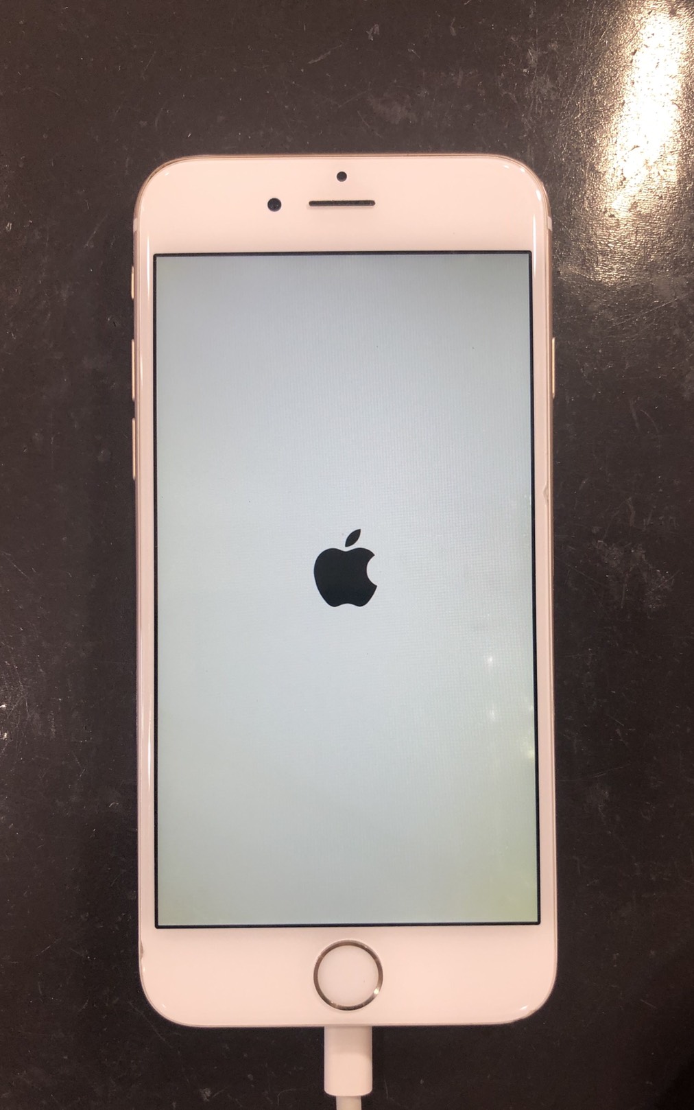 液晶の黄ばみ 白い斑点 経年劣化で画面の表示がおかしく そんなiphoneも修理可能ですよー Iphone修理を北九州でお探しの方ならスマップル北九州小倉店