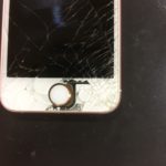 iPhone7のガラスがヒビ割れ！ホームボタンまでむきだし・・・。　こんな修理でもスマップル北九州小倉店ではできちゃいます☆