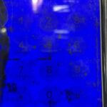 【衝撃】道路に落としたiPhone11の画面が……真っ青！！！これって直るの？