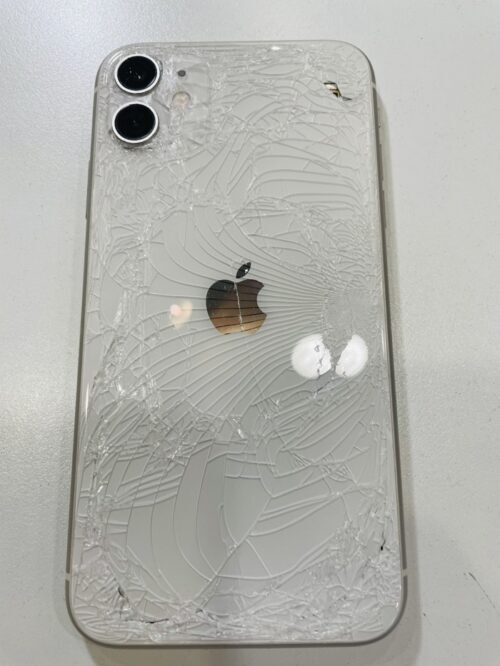 iPhone11　後ろ　ガラス割れ