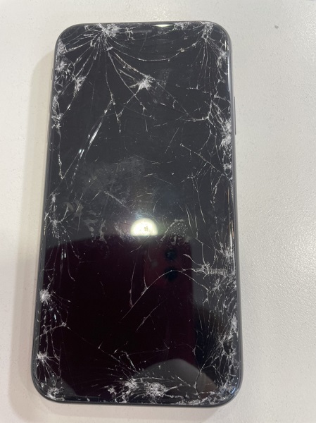 iPhoneXR アイフォーン　アイホン　画面　割れた　映らない　交換　液晶　北九州　小倉　福岡
