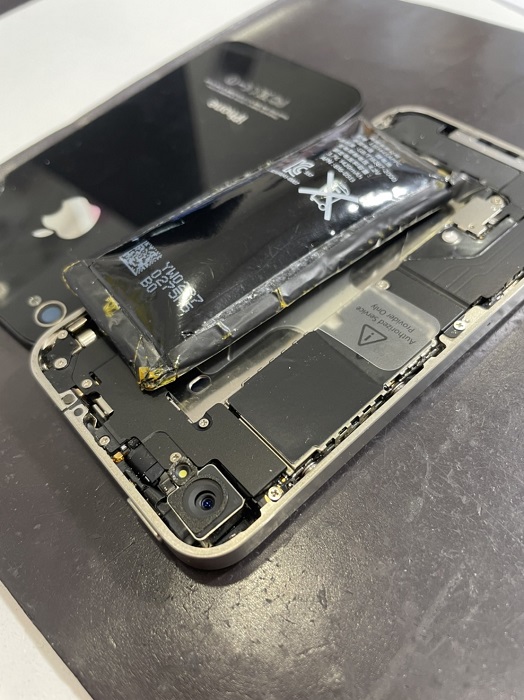 iPhone4　バッテリー　膨張