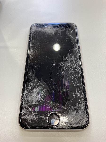 ガラス割れと液晶割れがあるiPhoneSE3