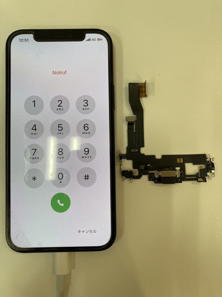 充電するところを修理したiPhone