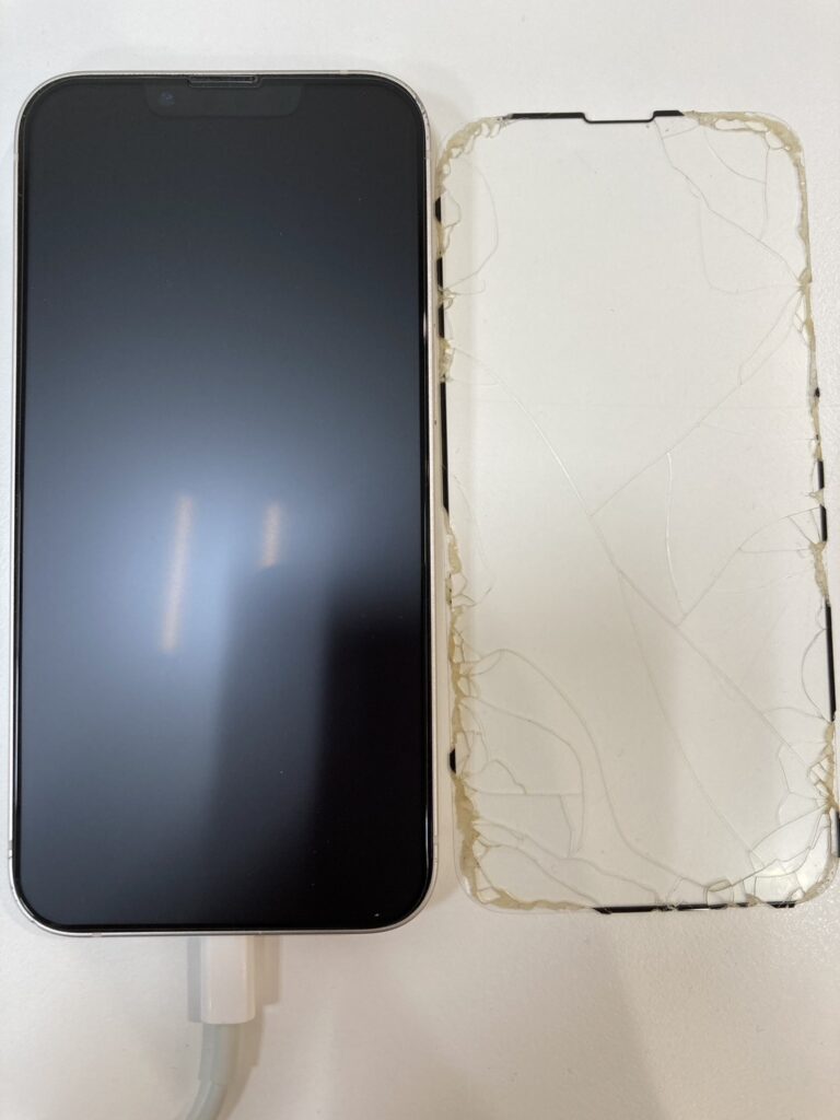 3D防指紋ガラスフィルムを付けたiPhone