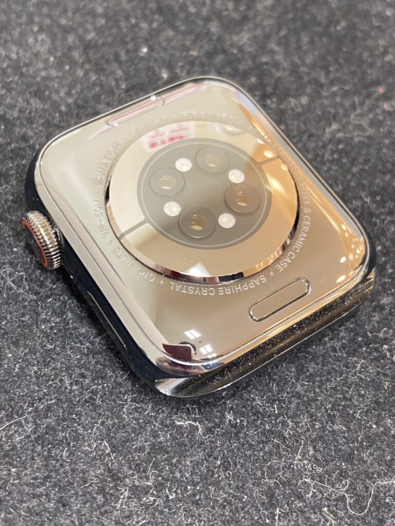 隅々までガラス保護しているアップルウォッチ