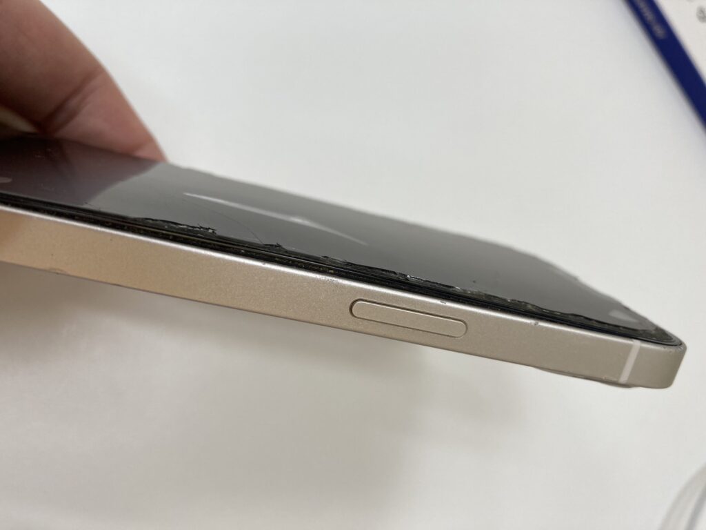 バッテリーが膨張しているiPhone 13