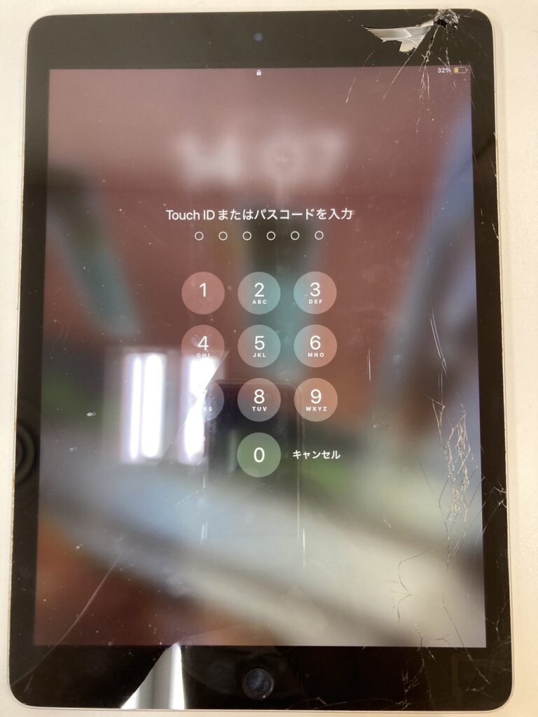 iPadのタッチパネル割れ