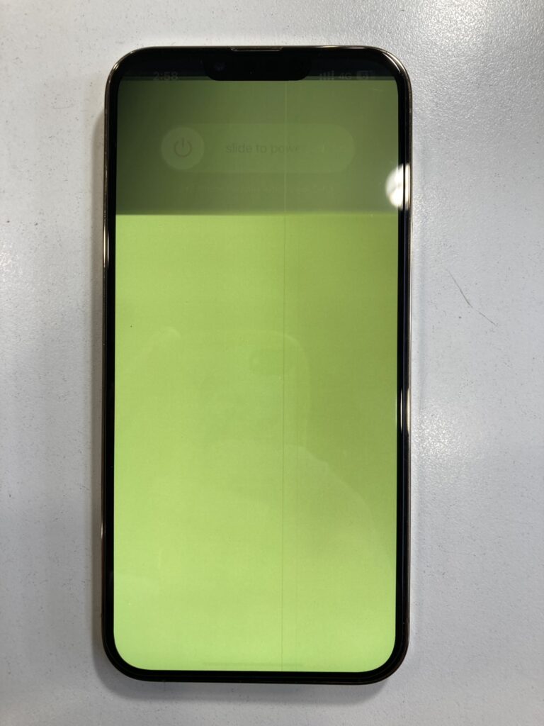 iPhone13proMaxの画面が真緑になった
