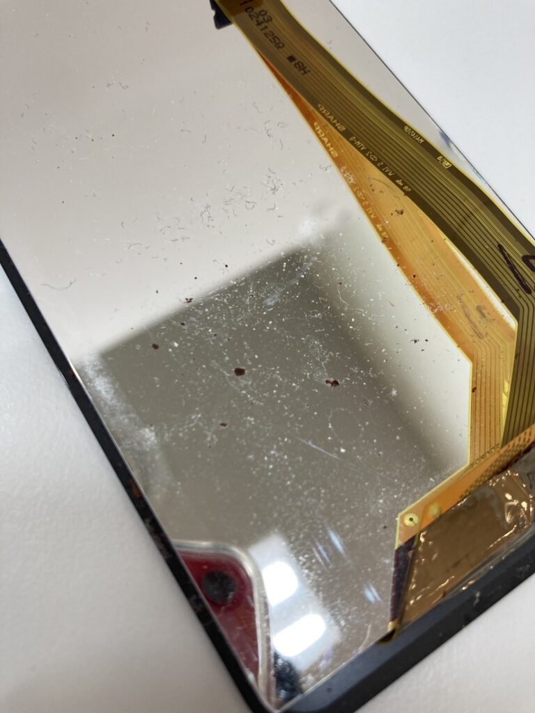 画面が壊れたスマホを修理してくれるお店